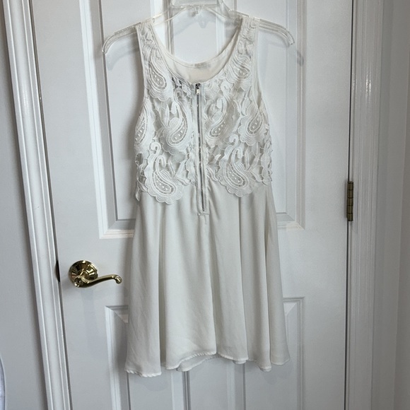 Windsor White Lace Dress - Picture 4 of 7